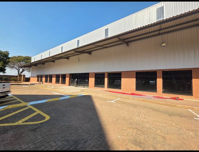 2,199M² WAREHOUSE TO LET IN CROWN